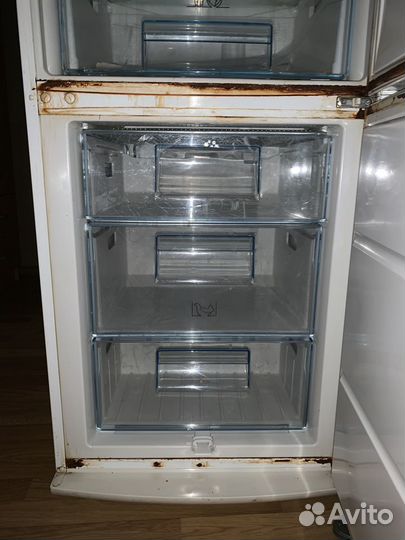 Холодильник Electrolux на ремонт или запчасти