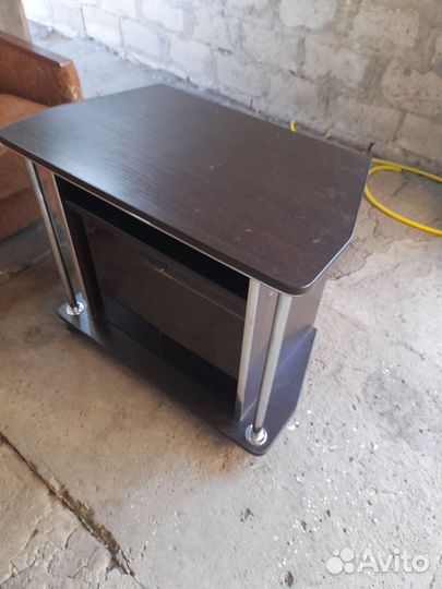 Стеклянная тумба под тв