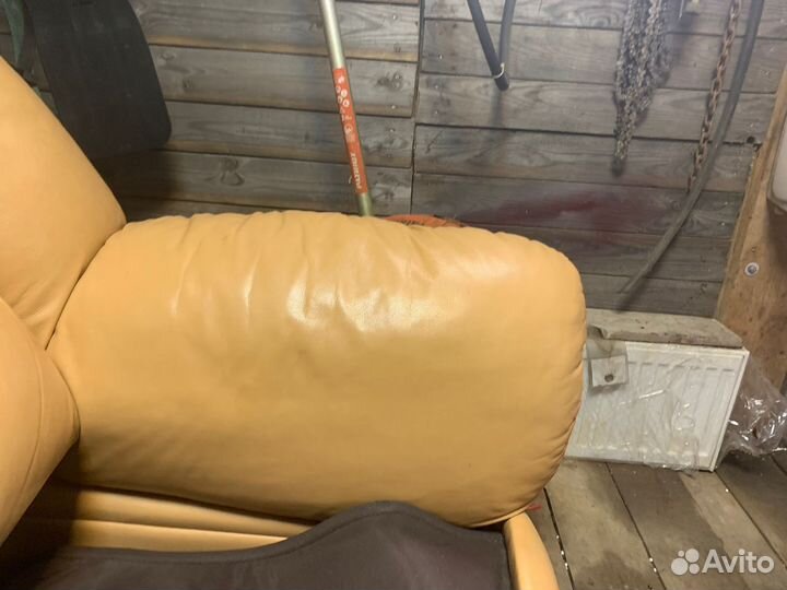 Кожаный диван