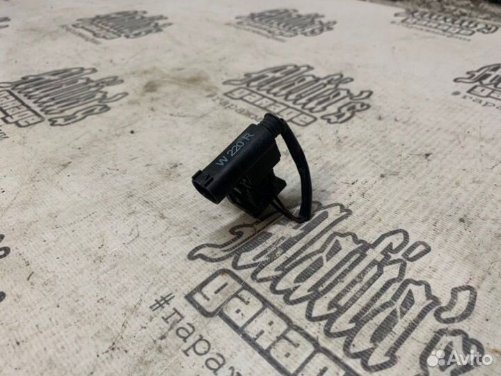 Форсунка омывателя правая Mercedes-Benz S-Class