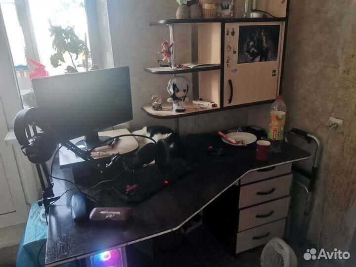 Компьютерный стол