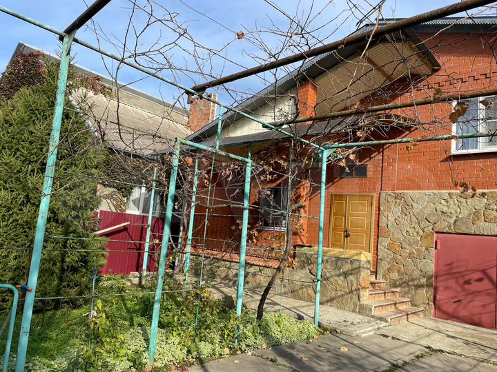 Дом 199,4 м² на участке 6,2 сот.