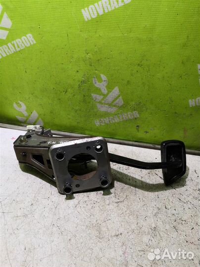 Педаль тормоза Тойота Хайлендер