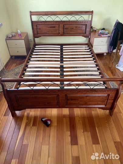 Итальянский журнальный столик и кровать