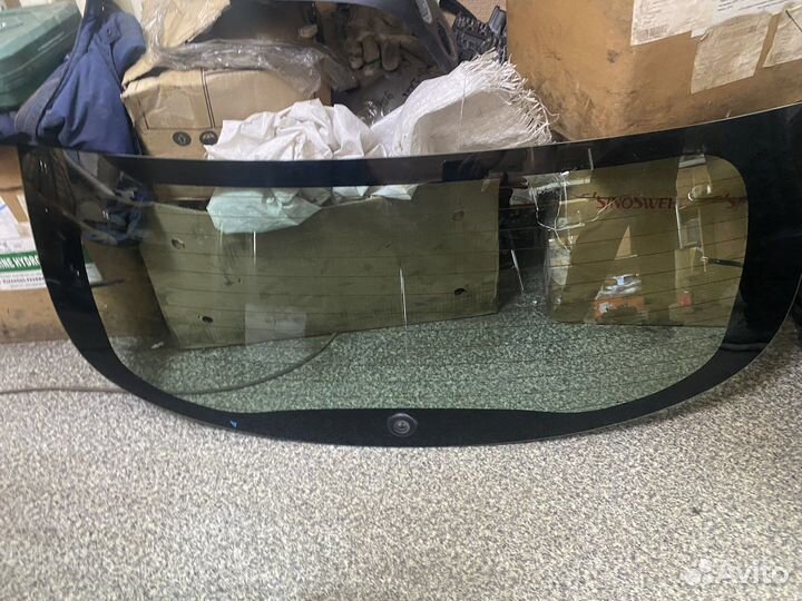 Стекло крышки багажника Renault Sandero 2