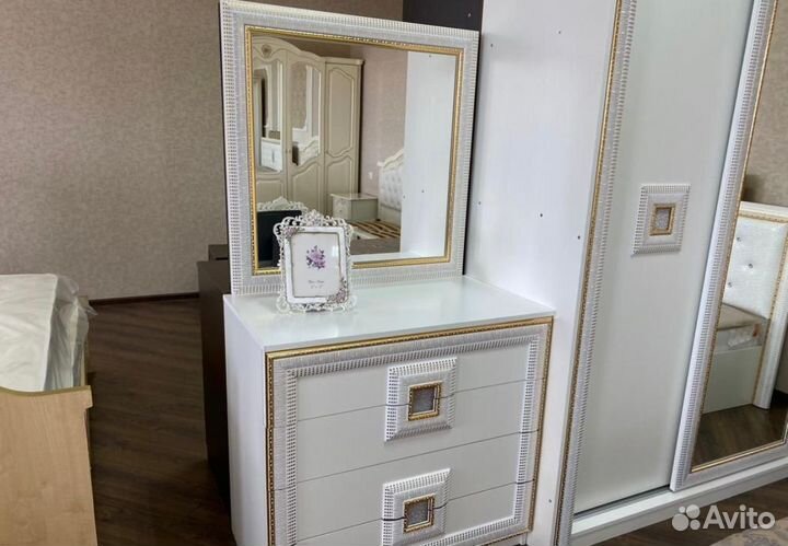 Спальный гарнитур