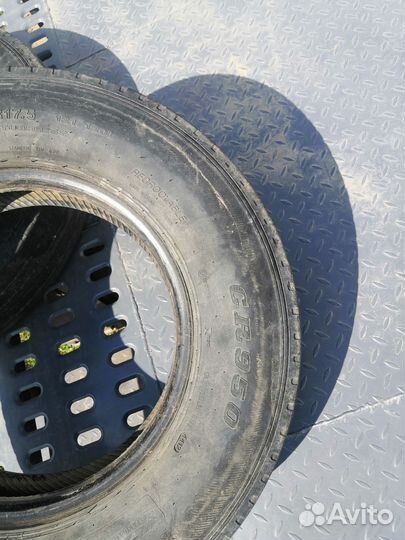 Шина на грузовой авто