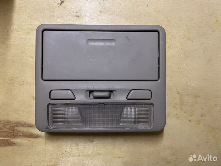 Плафон освещения салона Mitsubishi l200