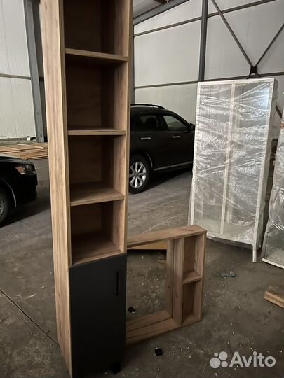 Стеллаж и зеркала