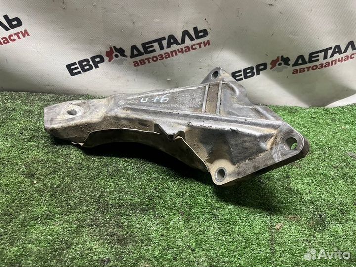 Кронштейн опоры двигателя правый Bmw 525Xi E60