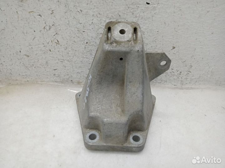 Кронштейн двигателя audi A4 B5 Правый