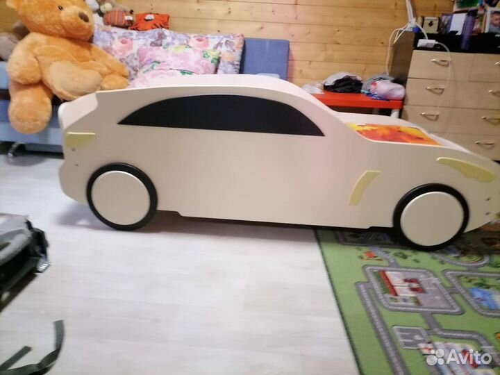 Детская кровать машинка с матрасом бу