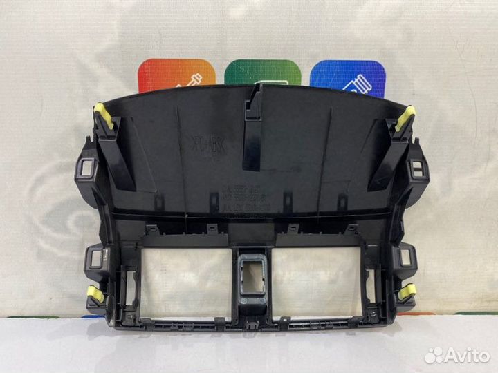 Накладка на центральную консоль (торпеды) Toyota