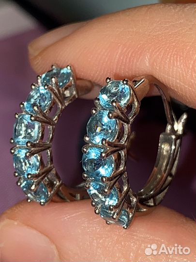 Серебряные серьги с апатитами