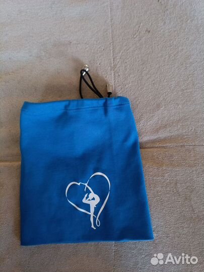 Шапка с отверстием для пучка/хвоста с гимнасткой