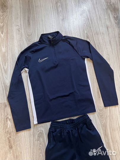 Спортивный костюм Nike