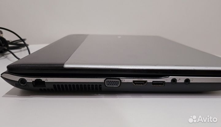 Ноутбук Samsung 17.3/SSD512/4озу/i3/Gt520MX