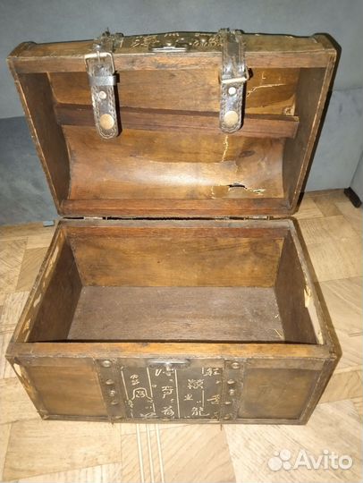 Сундук деревянный