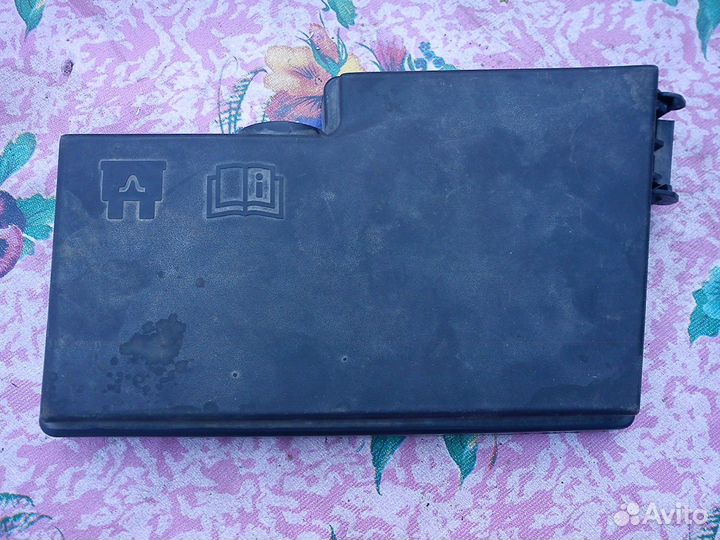 Крышка блока предохранителей Мазда 3