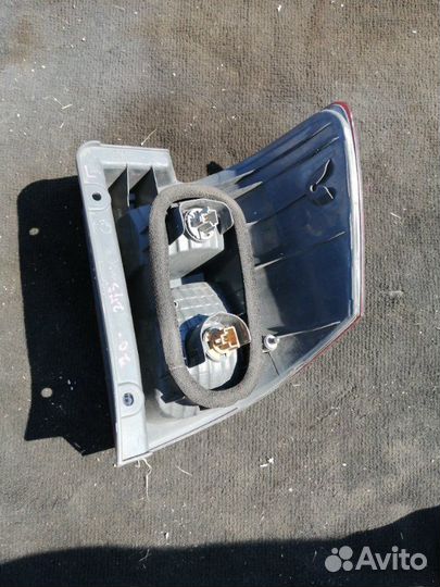 Стоп-сигнал задний левый Toyota Alphard ANH10 2004