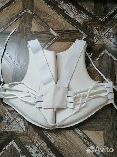 Защитный жилет для единоборств