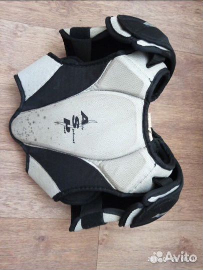 Нагрудник хоккейный