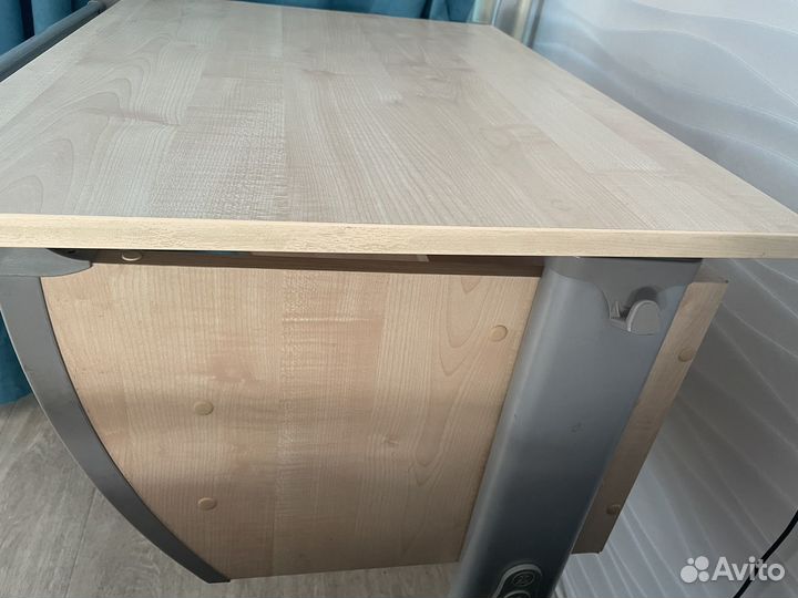 Школьная парта и стул