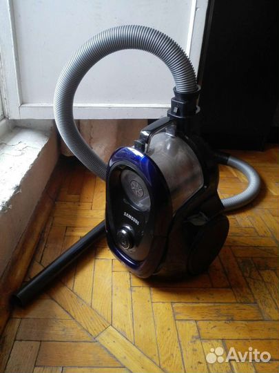 Пылесос Samsung. Модель: sc18m21b0s2