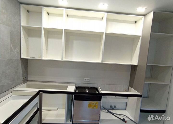 Кухня до потолка