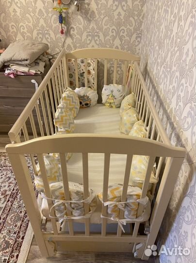 Детская кроватка с универсальным маятником