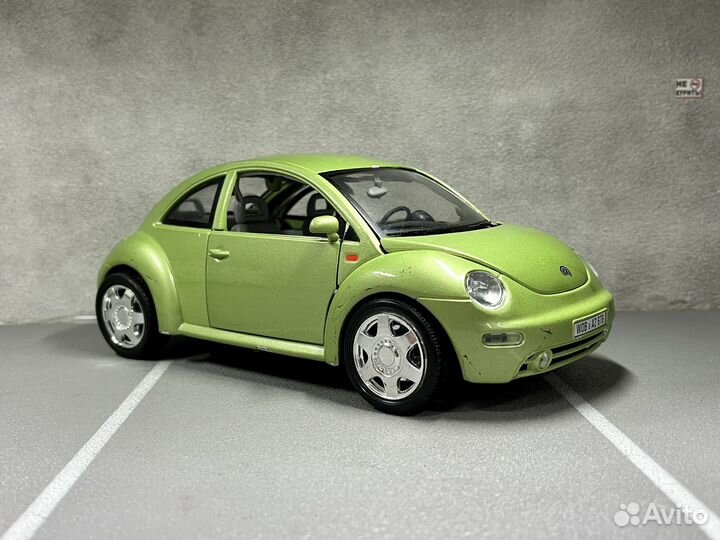 Модель автомобиля VW New Beetle 1998 1:18 Bburago