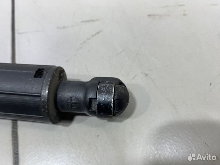 Амортизатор двери багажника правый Mercedes W164 ML