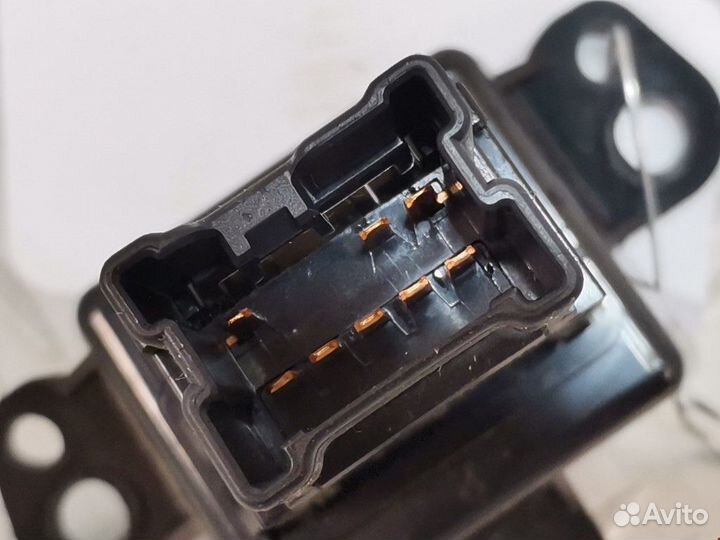 Кнопка аварийной сигнализации Nissan Almera Tino