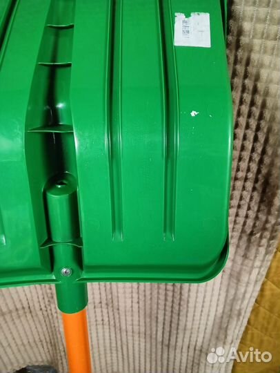 Новая лопата для уборки снега