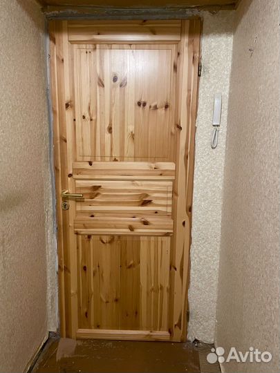 Дверь из массива дерева