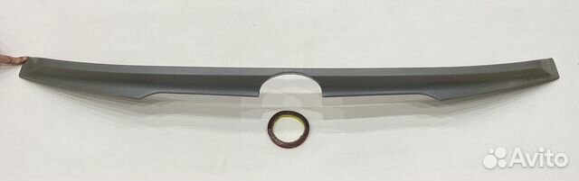 Спойлер на заднюю дверь под стекло Toyota Fortuner