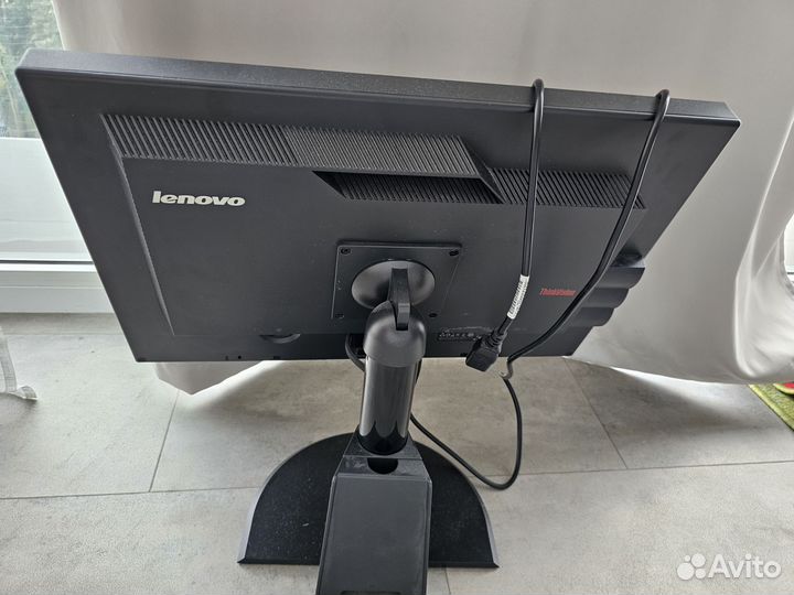 Монитор Lenovo ThinkVision