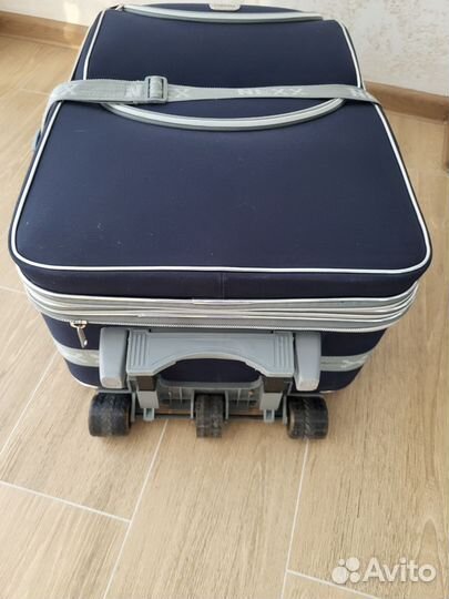 Чемодан на колесах