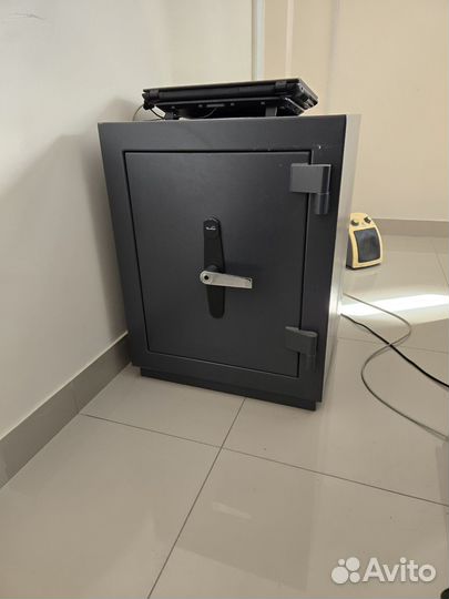 Сейф металлический