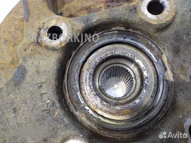 Кулак передний правый