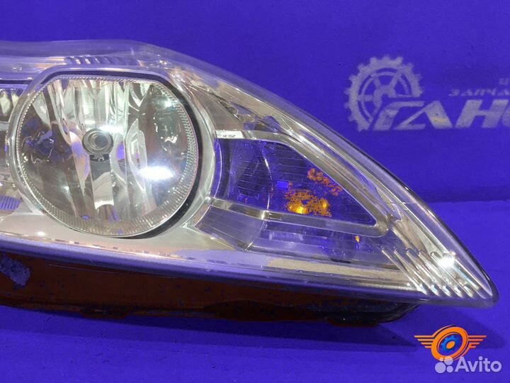 Фара передняя правая Ford Focus 2 хетчбэк hhda
