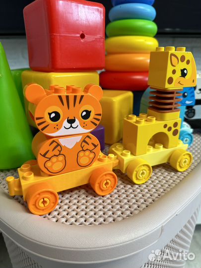 Пирамидка, паровозик из лего