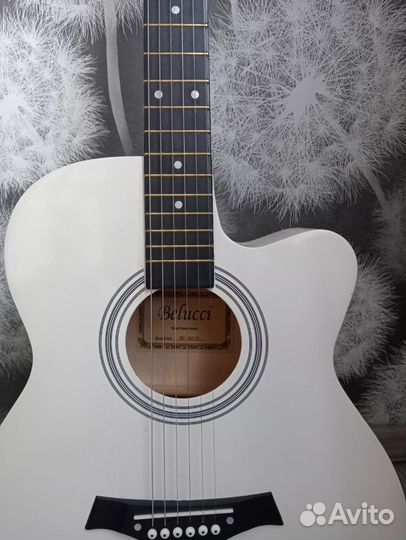 Акустическая гитара