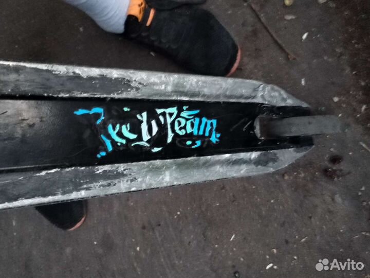 Продаю трюковой самокат кастом