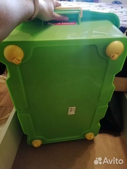 Ящик пластиковый с крышкой