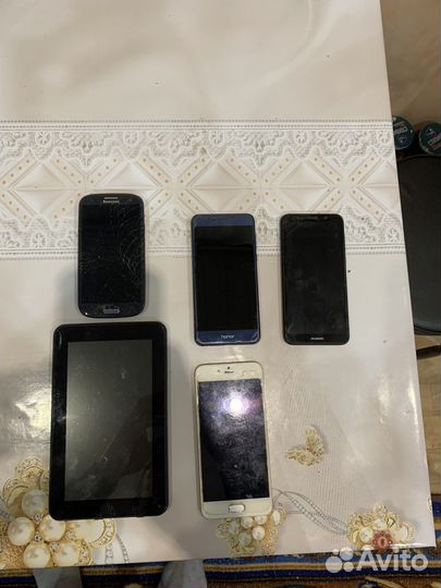 Мобильные телефоны на запчасти