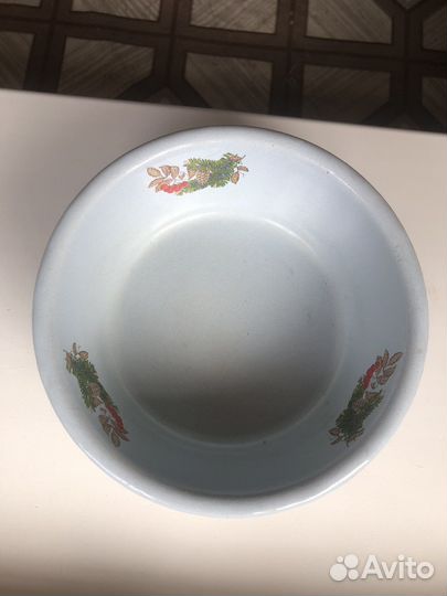 Металлическая тарелка