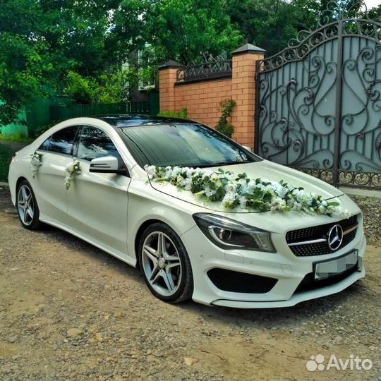 Свадебное украшение на машину