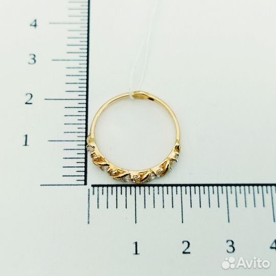 Золотое кольцо с гранатом 17р