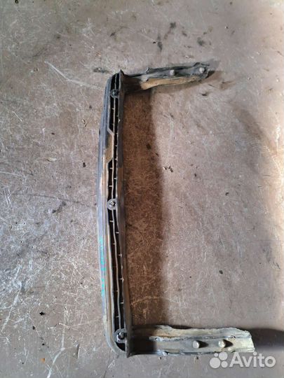 Резинка подкапотная Mercedes W140